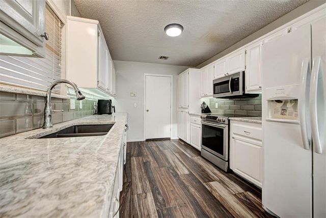 10124 Fairfax Lane, Yukon, OK 73099