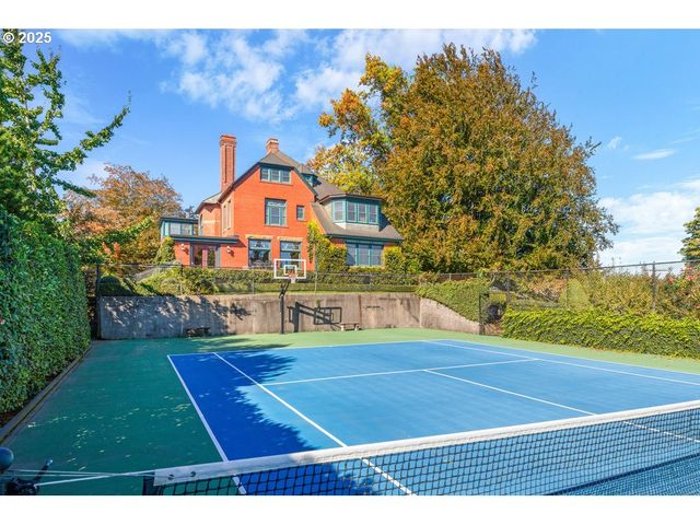 1816 Sw HAWTHORNE Ter, Portland, OR 97201