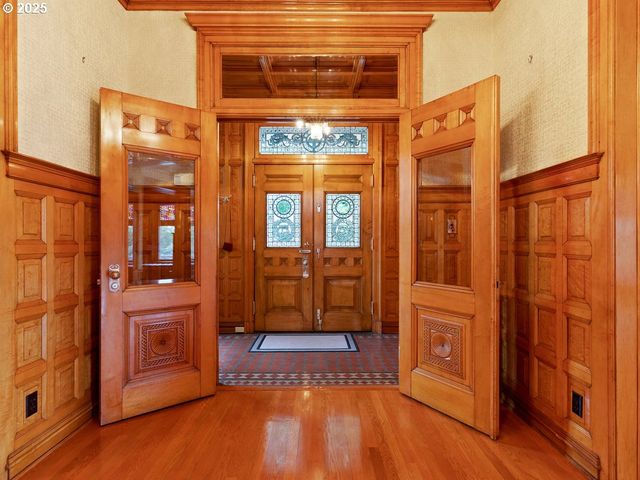 1816 Sw HAWTHORNE Ter, Portland, OR 97201