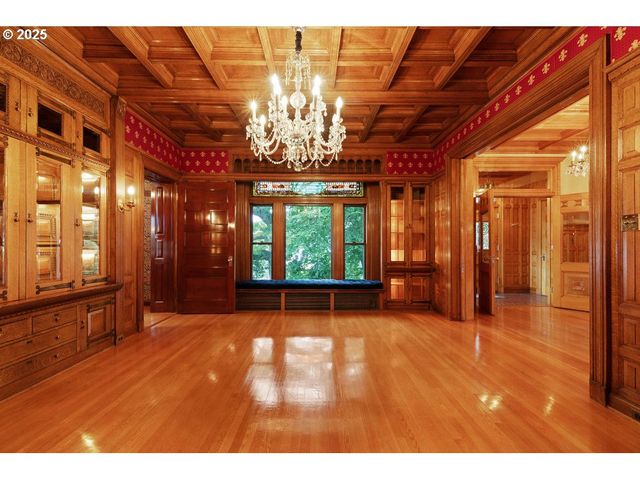 1816 Sw HAWTHORNE Ter, Portland, OR 97201