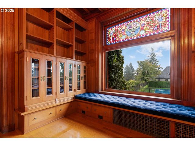 1816 Sw HAWTHORNE Ter, Portland, OR 97201