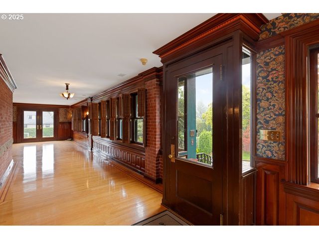 1816 Sw HAWTHORNE Ter, Portland, OR 97201