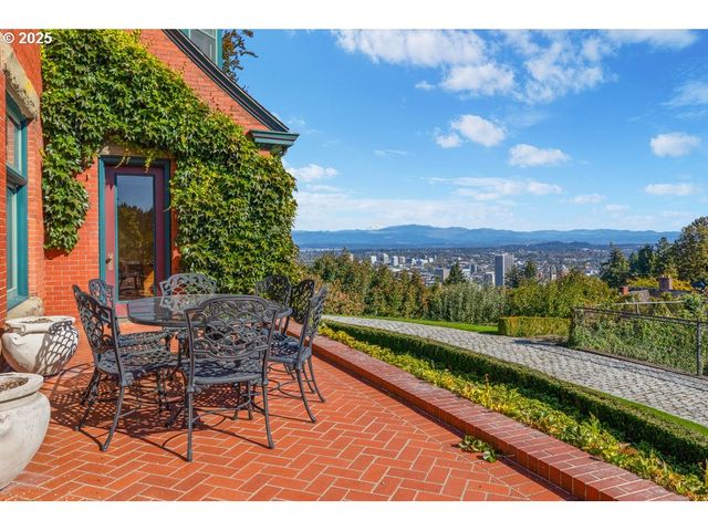 1816 Sw HAWTHORNE Ter, Portland, OR 97201