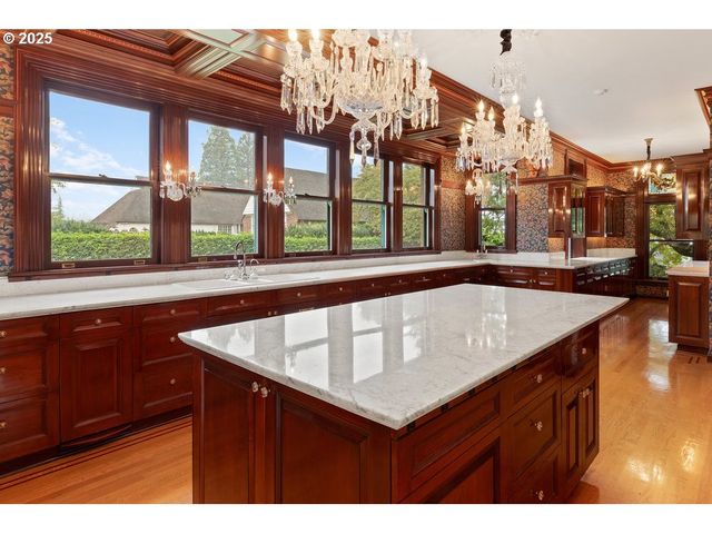 1816 Sw HAWTHORNE Ter, Portland, OR 97201