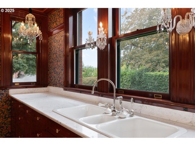 1816 Sw HAWTHORNE Ter, Portland, OR 97201