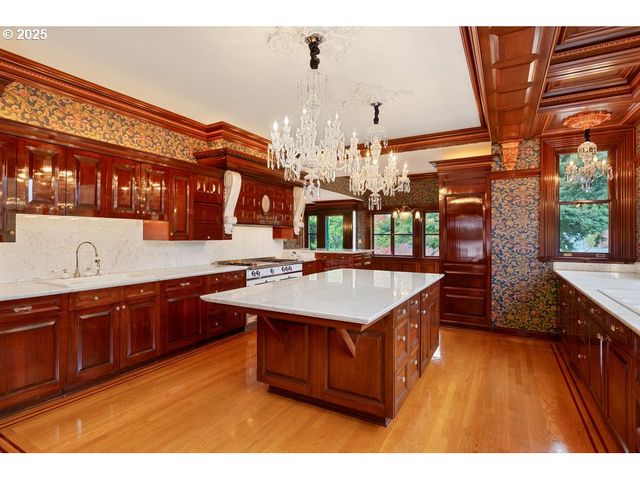 1816 Sw HAWTHORNE Ter, Portland, OR 97201