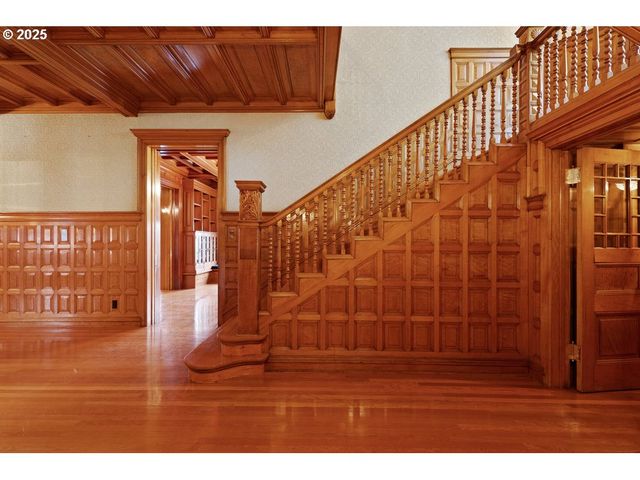 1816 Sw HAWTHORNE Ter, Portland, OR 97201