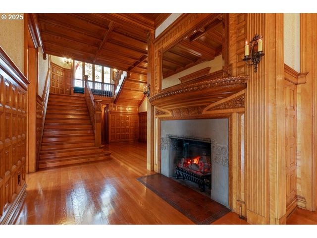 1816 Sw HAWTHORNE Ter, Portland, OR 97201