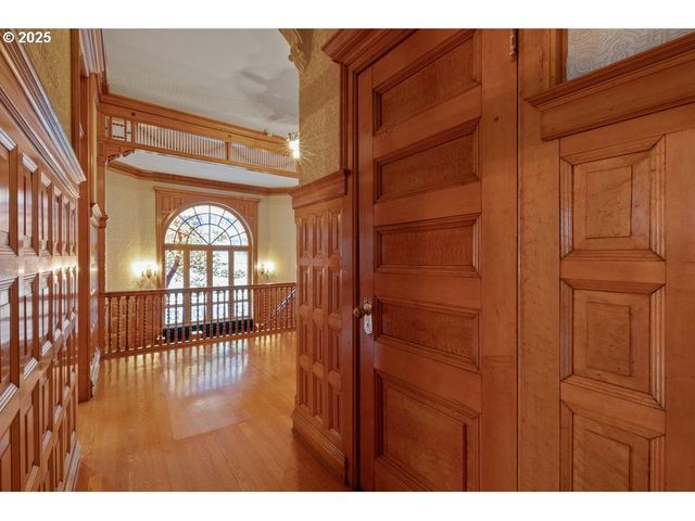 1816 Sw HAWTHORNE Ter, Portland, OR 97201