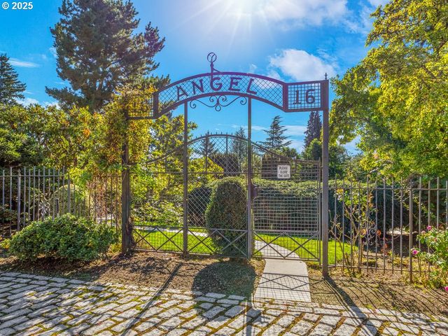 1816 Sw HAWTHORNE Ter, Portland, OR 97201