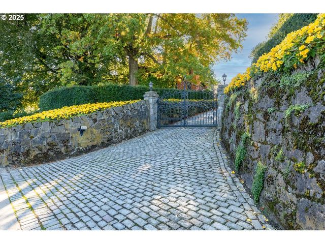 1816 Sw HAWTHORNE Ter, Portland, OR 97201