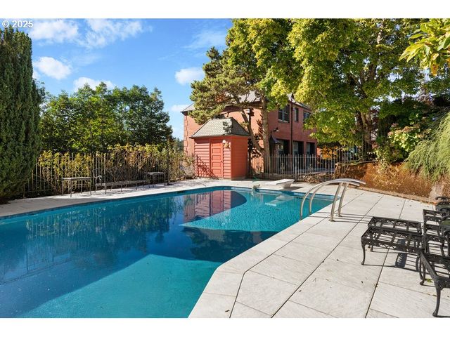 1816 Sw HAWTHORNE Ter, Portland, OR 97201