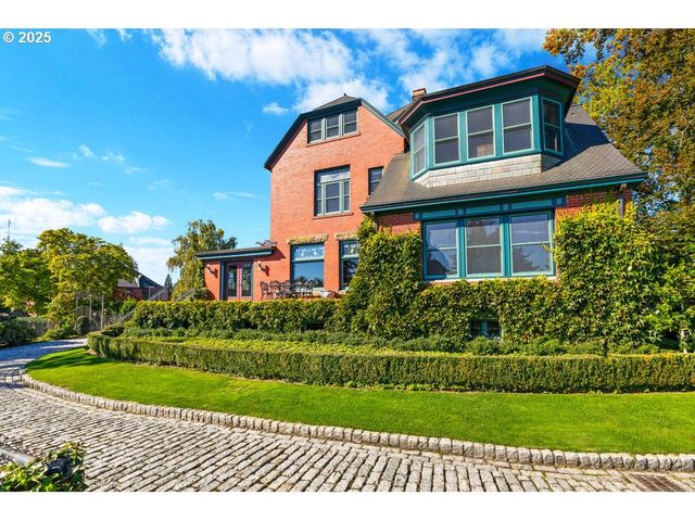 1816 Sw HAWTHORNE Ter, Portland, OR 97201