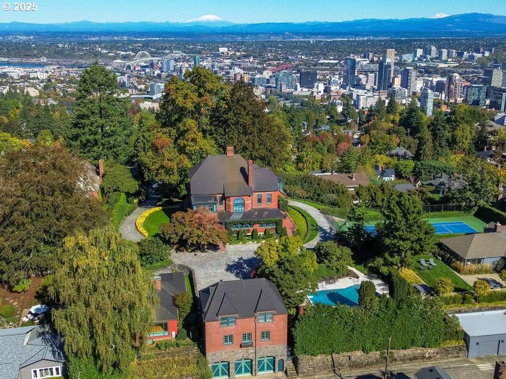 1816 Sw HAWTHORNE Ter, Portland, OR 97201