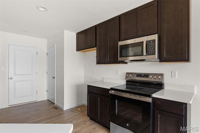 33 Fairmount Grove Drive, St Peters, MO 63376