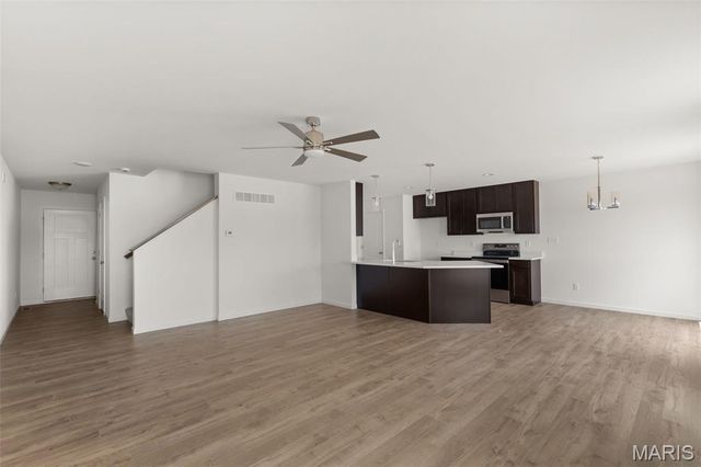 33 Fairmount Grove Drive, St Peters, MO 63376