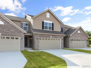 33 Fairmount Grove Drive, St Peters, MO 63376