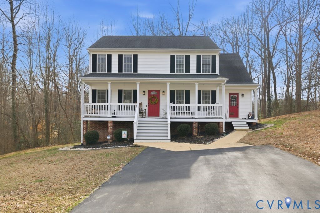 2761 Knobbly Ct, Chester, VA 23831