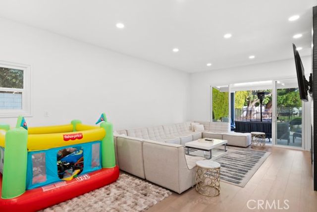 9514 Oakridge Place, Chatsworth (los Angeles), CA 91311