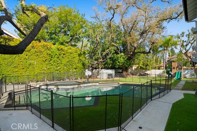 9514 Oakridge Place, Chatsworth (los Angeles), CA 91311