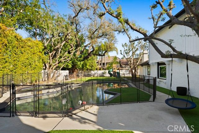 9514 Oakridge Place, Chatsworth (los Angeles), CA 91311