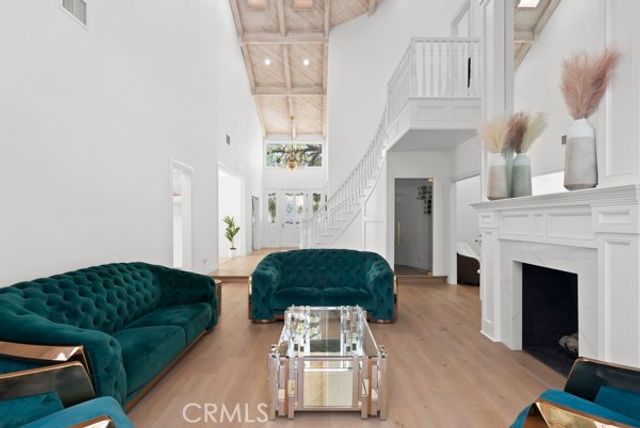 9514 Oakridge Place, Chatsworth (los Angeles), CA 91311