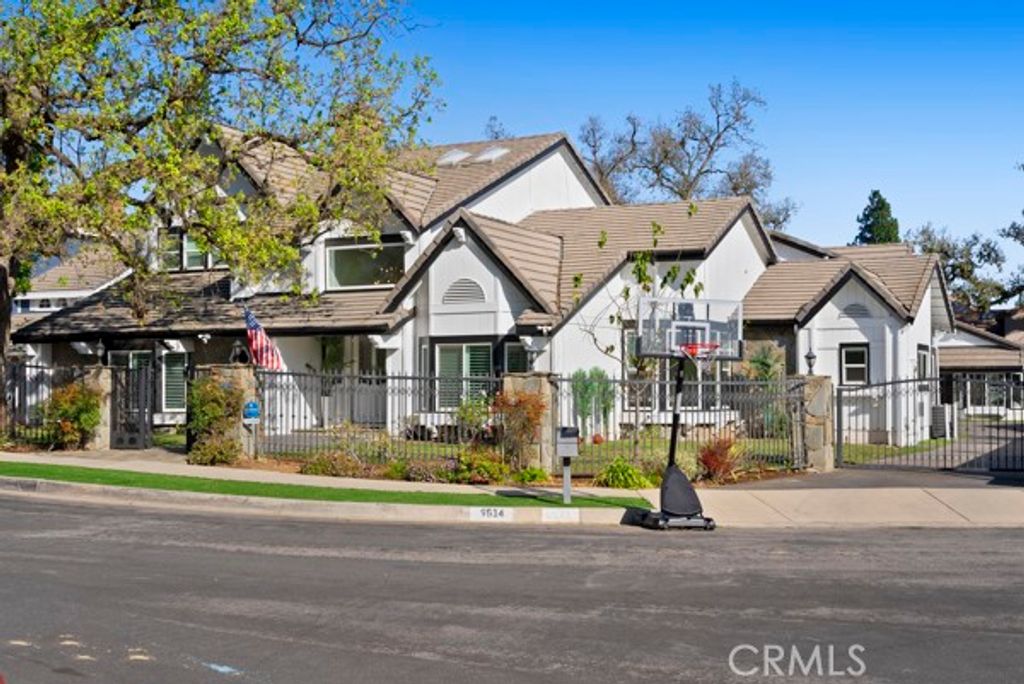 9514 Oakridge Place, Chatsworth (los Angeles), CA 91311