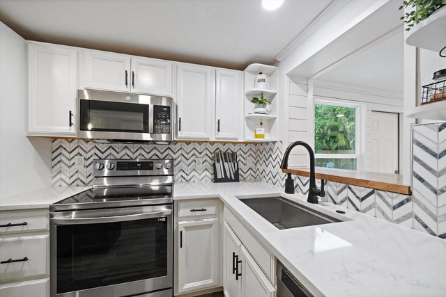 852 ACADIA ROAD, Venice, FL 34293