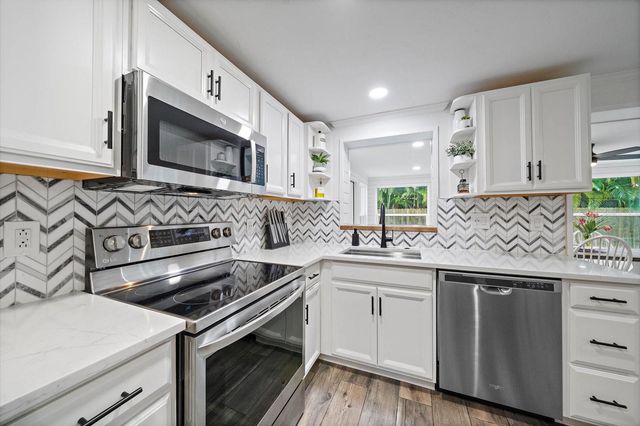 852 ACADIA ROAD, Venice, FL 34293