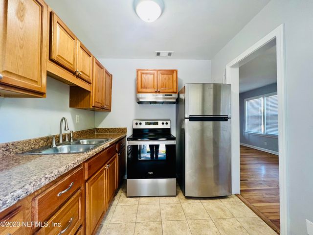 2105 KINGSWOOD Road, Jacksonville, FL 32207