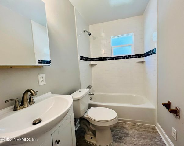 2105 KINGSWOOD Road, Jacksonville, FL 32207