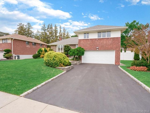 16 Hillvale Road, Syosset, NY 11791