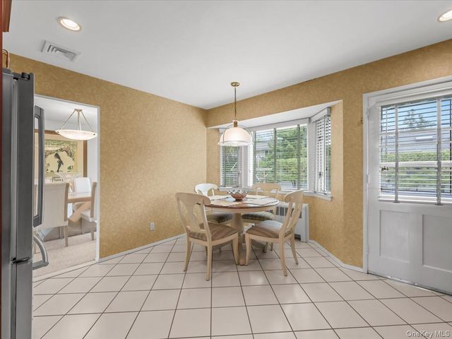 16 Hillvale Road, Syosset, NY 11791