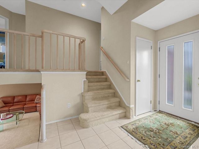 16 Hillvale Road, Syosset, NY 11791