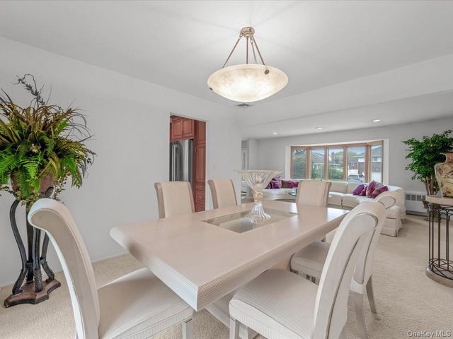 16 Hillvale Road, Syosset, NY 11791