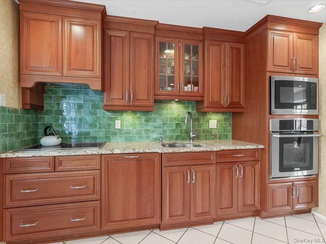 16 Hillvale Road, Syosset, NY 11791