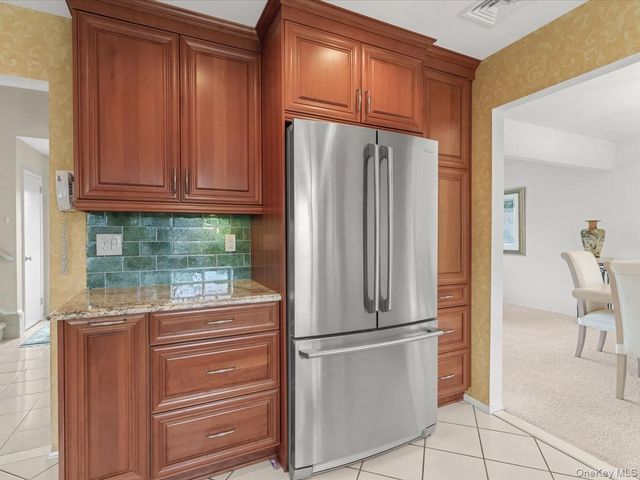 16 Hillvale Road, Syosset, NY 11791