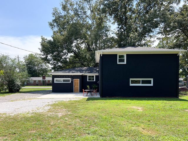 522 Stone Blvd, Tullahoma, TN 37388
