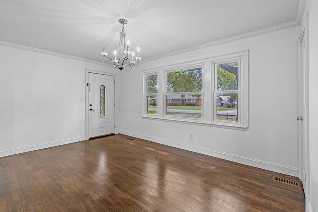 522 Stone Blvd, Tullahoma, TN 37388