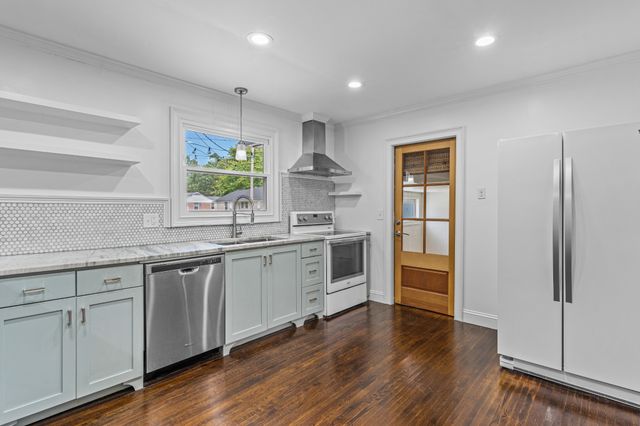 522 Stone Blvd, Tullahoma, TN 37388