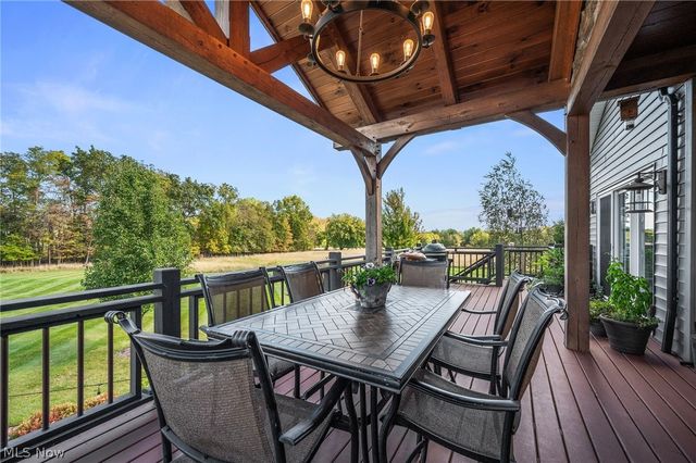 577 Lyonswood Drive, Hinckley, OH 44233
