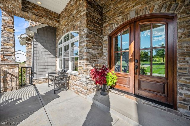 577 Lyonswood Drive, Hinckley, OH 44233