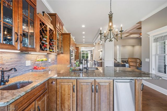 577 Lyonswood Drive, Hinckley, OH 44233