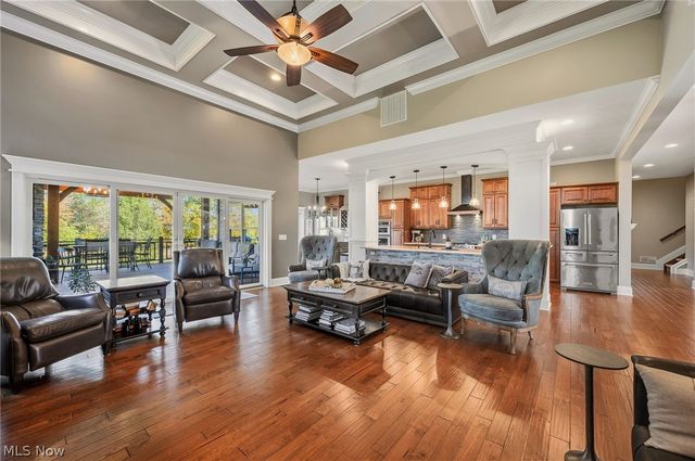 577 Lyonswood Drive, Hinckley, OH 44233