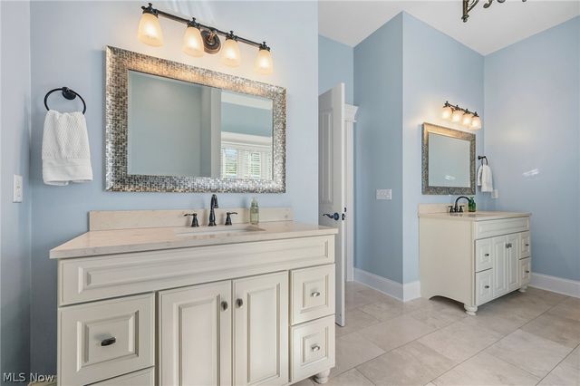 577 Lyonswood Drive, Hinckley, OH 44233