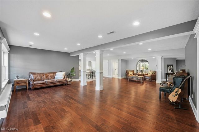 577 Lyonswood Drive, Hinckley, OH 44233