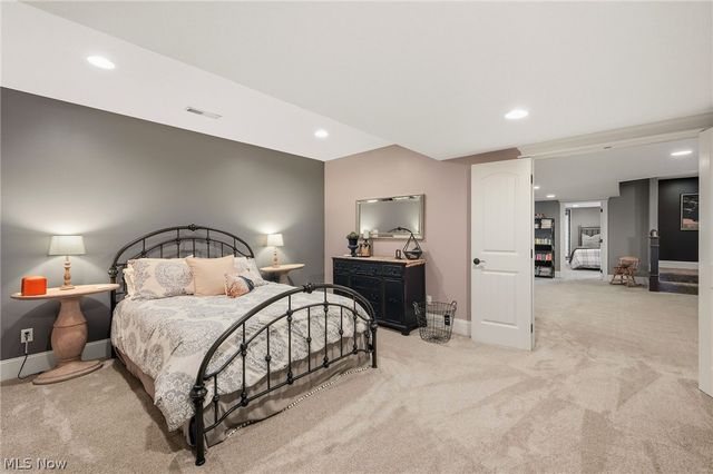 577 Lyonswood Drive, Hinckley, OH 44233