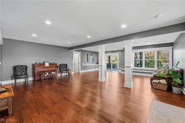 577 Lyonswood Drive, Hinckley, OH 44233