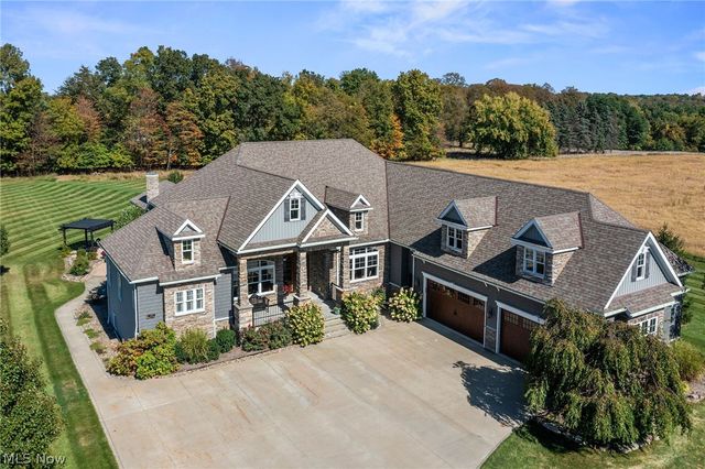 577 Lyonswood Drive, Hinckley, OH 44233