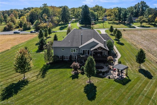 577 Lyonswood Drive, Hinckley, OH 44233